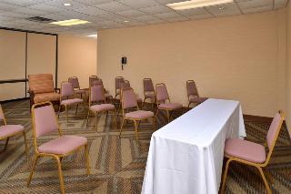 Hotel Quality Airport 3*