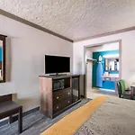 Econo Lodge Inn & Suites