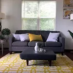 Ou-Walk To Campus , Downtown ; Designer Studio