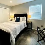 Evie\'S Campus-Close 2 Bedroom Luxury