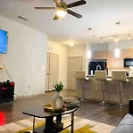 Downtown Luxury Apartment With Free Parking Space