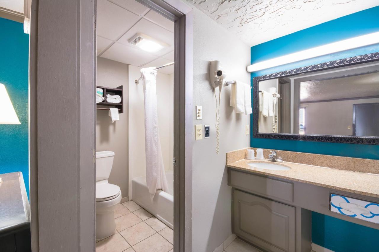 Hotel Econo & 3*