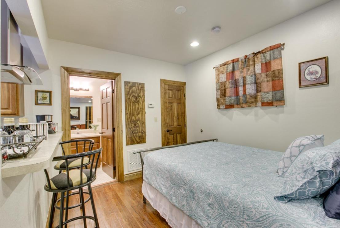 Bright Okc Midtown Studio-coolest Neighborhood Apartamento Oklahoma City