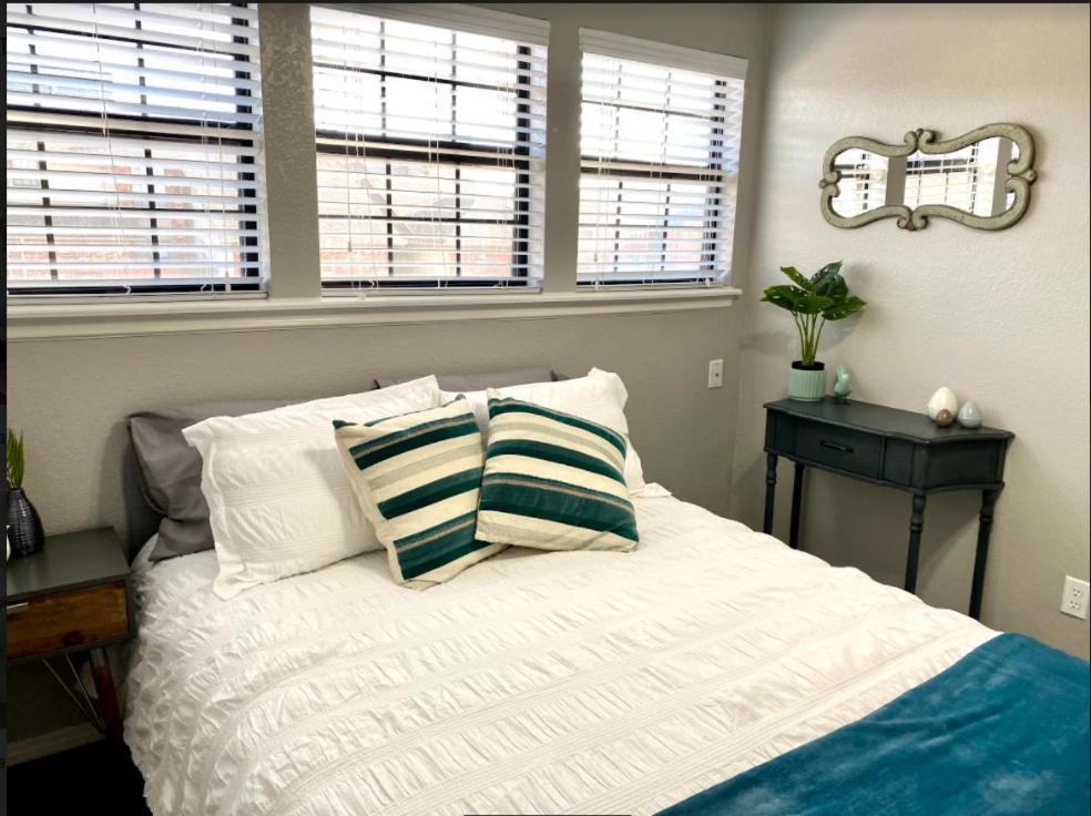 Private Bedroom - Communal House Near Integris Oklahoma City