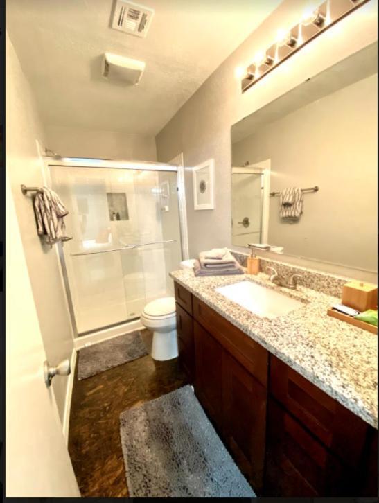 Private Bedroom - Communal House Near Integris Apartment *