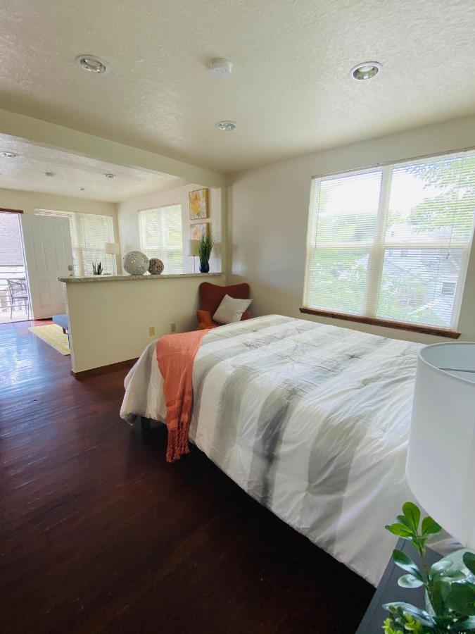 Apartment Ou-walk To Campus , Downtown ; Designer Oklahoma City