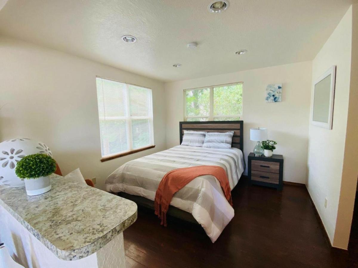 Ou-walk To Campus , Downtown ; Designer Apartment Oklahoma City