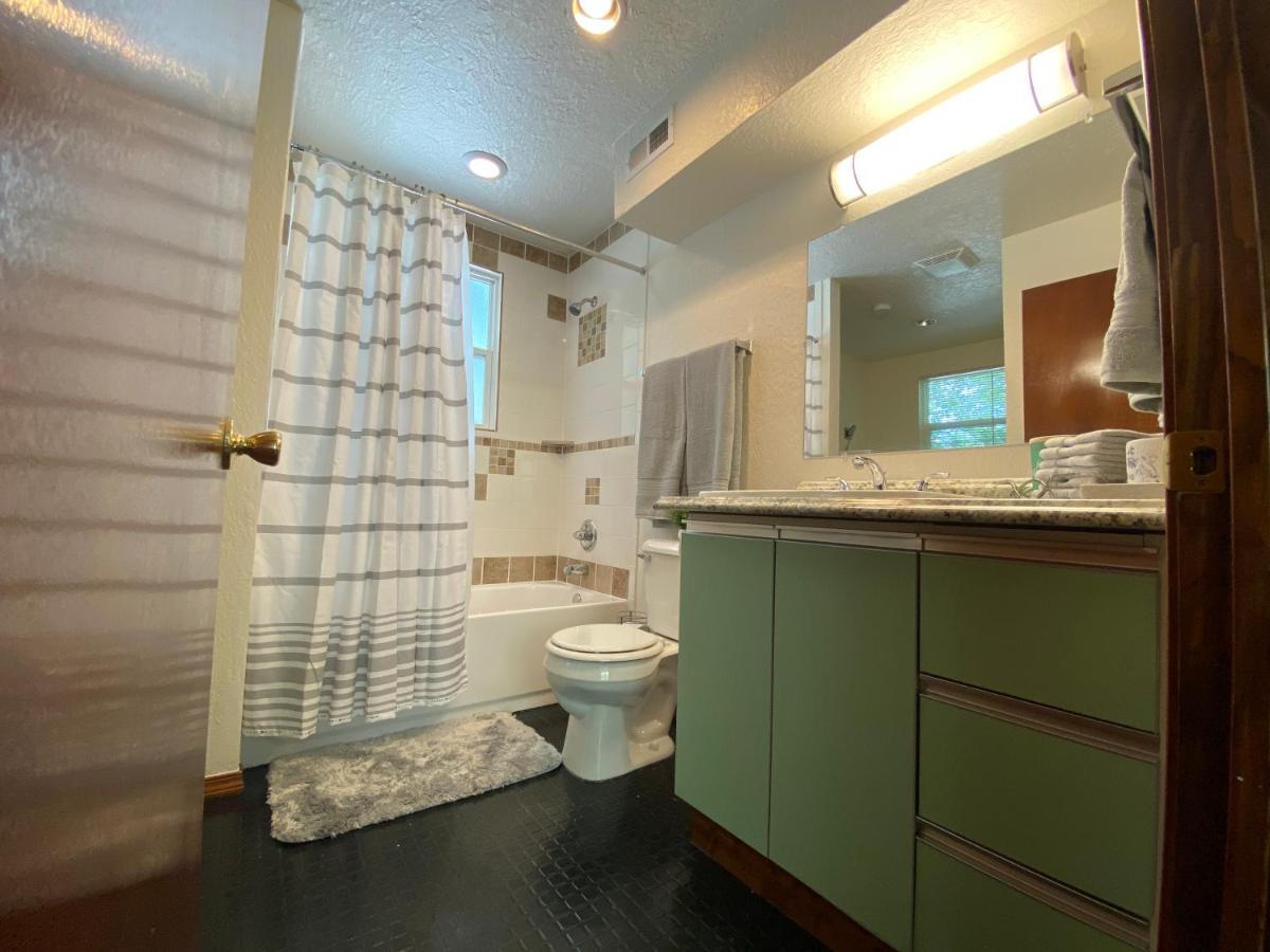Ou-walk To Campus , Downtown ; Designer Apartment *