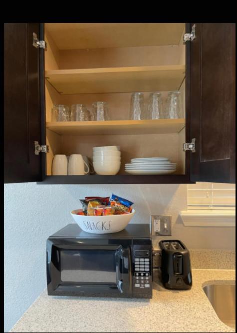 Evie's Campus-close 2 Bedroom Luxury Apartment *