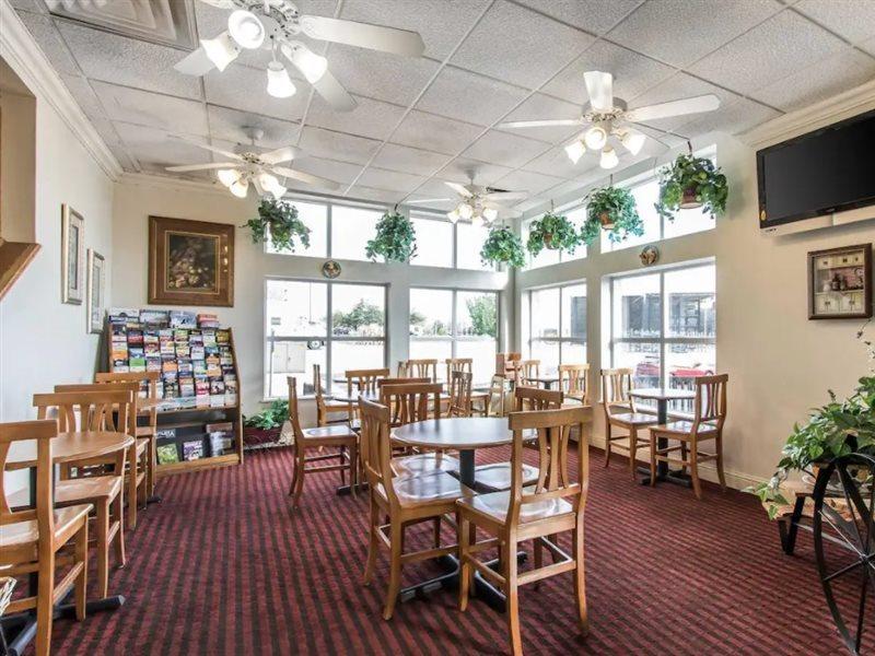 Hotel Comfort At Northwest Expressway 3*