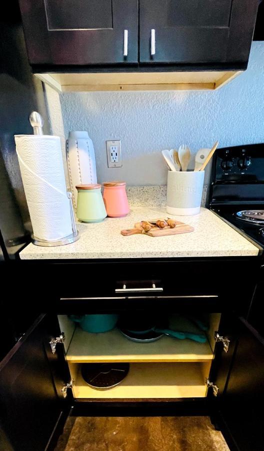 Evie's Campus-close 2 Bedroom Luxury Apartment *
