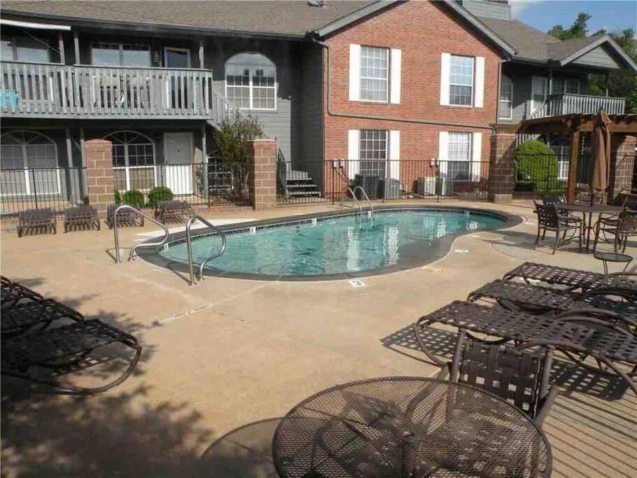 Great Lower Level 1-bedroom On Scenic Bluff Creek Park Apartamento