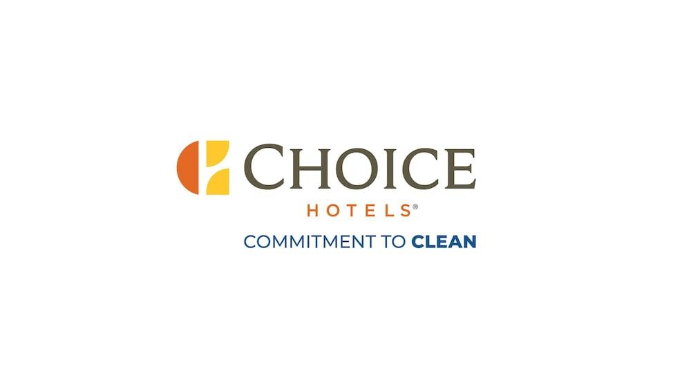 Comfort At Northwest Expressway Hotel