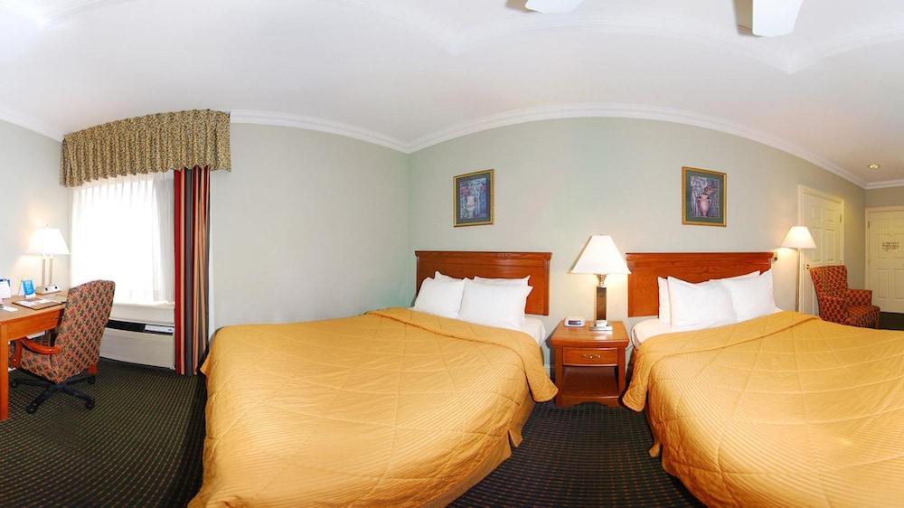 Comfort At Northwest Expressway 3*