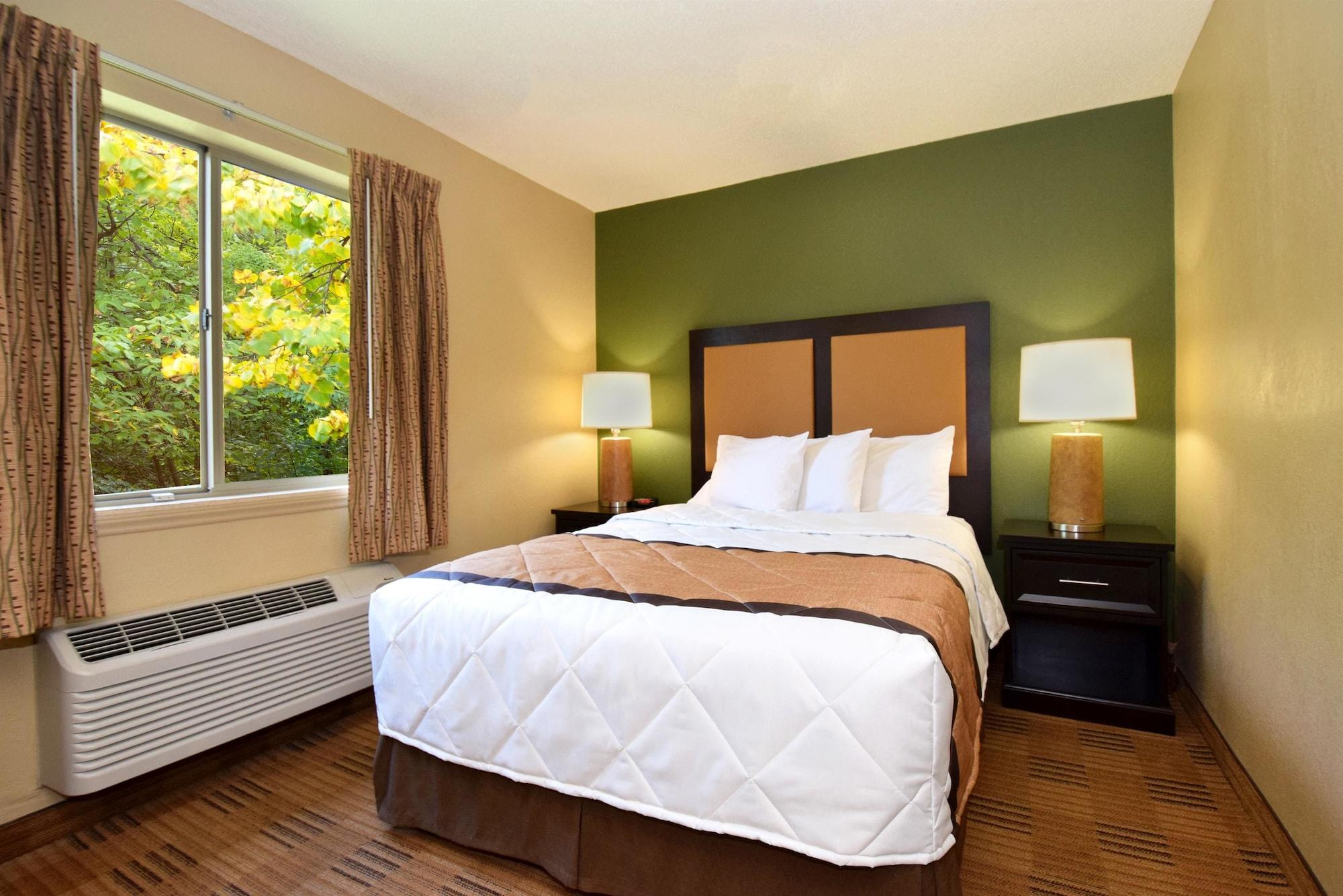 Extended America - - Northwest Hotel