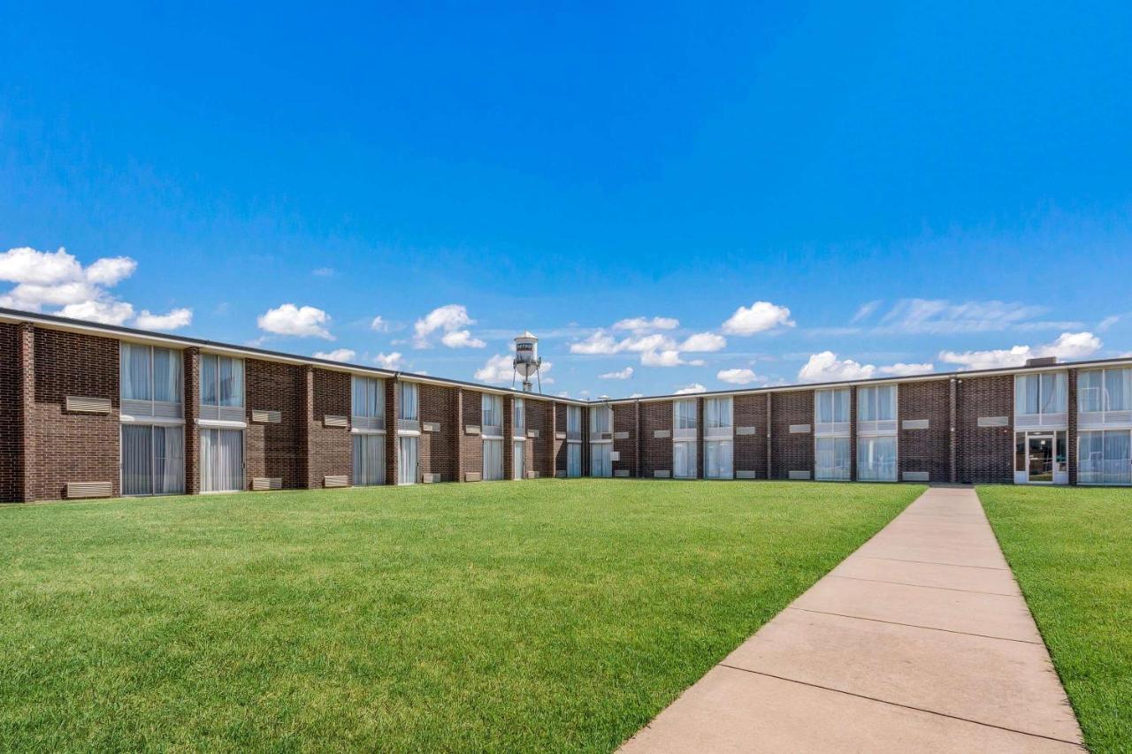 Hotel Baymont By Wyndham Bricktown 2*