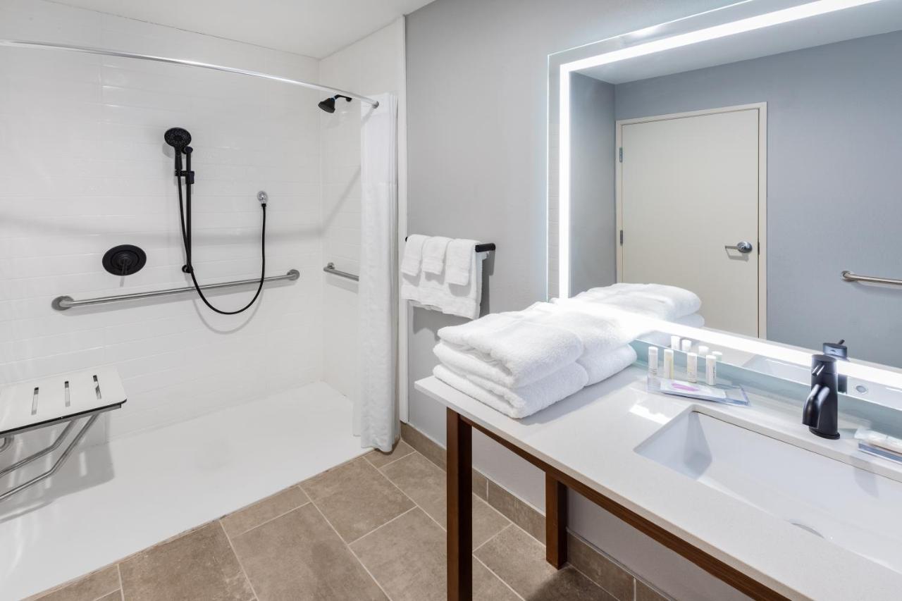 Hawthorn Extended By Wyndham Airport Hotel 2*