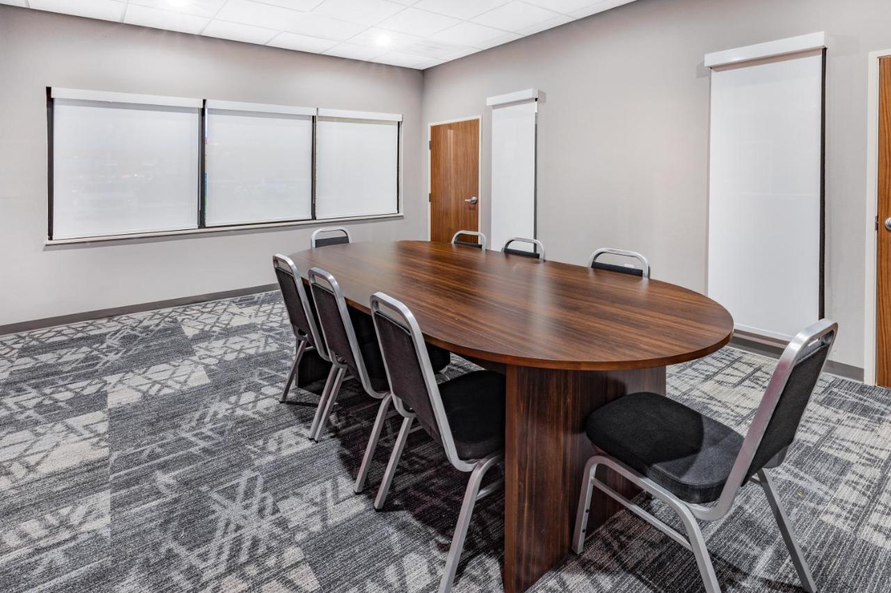 Hotel Hawthorn Extended By Wyndham Airport 2*