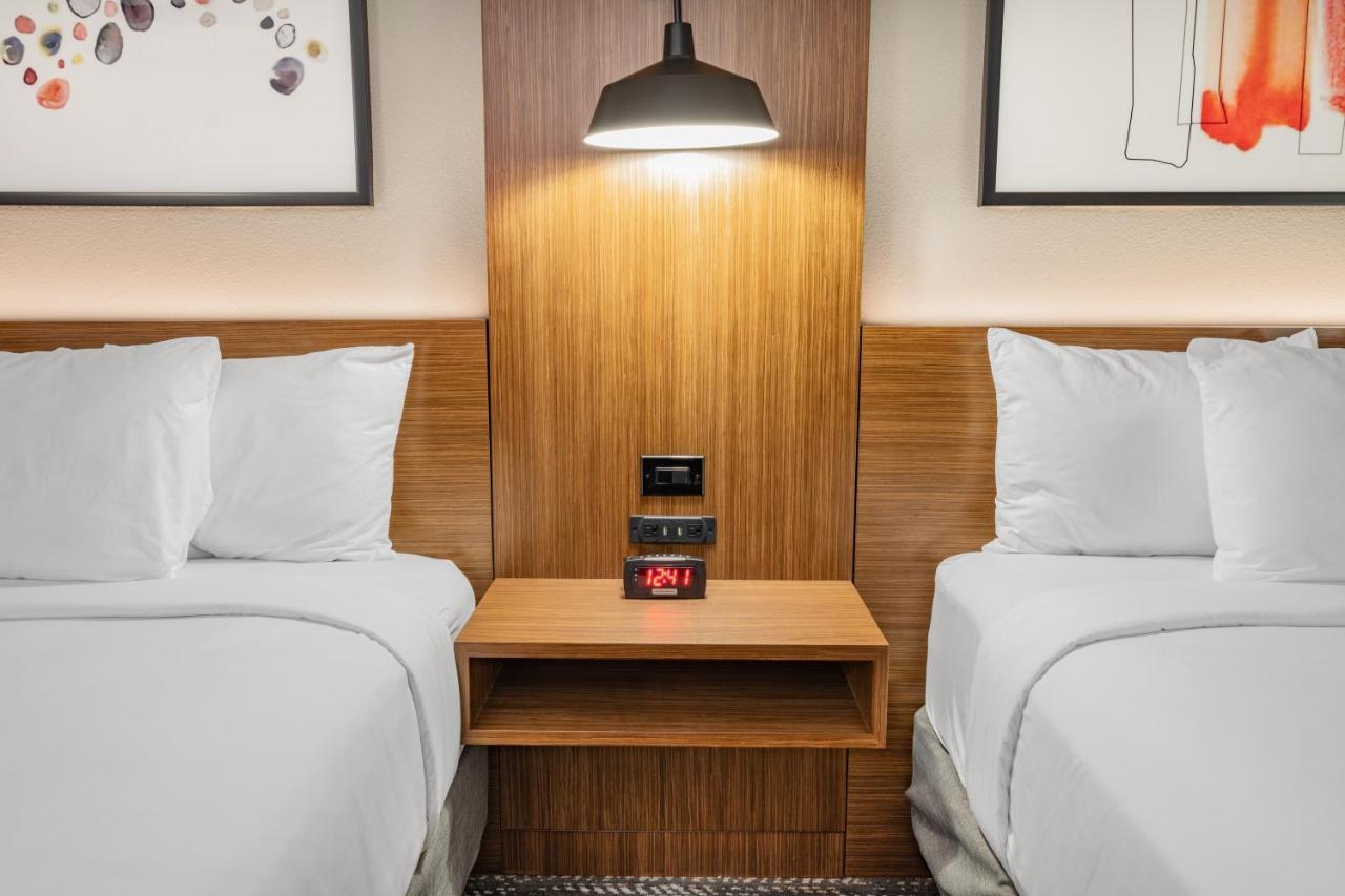 Hawthorn Extended By Wyndham Airport Hotel 2*