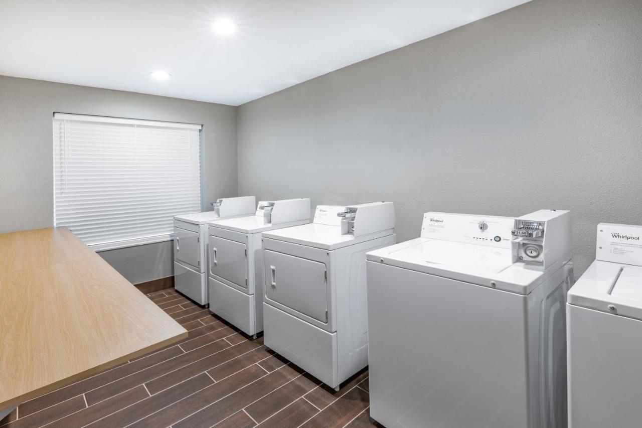 Hotel Hawthorn Extended By Wyndham Airport 2*