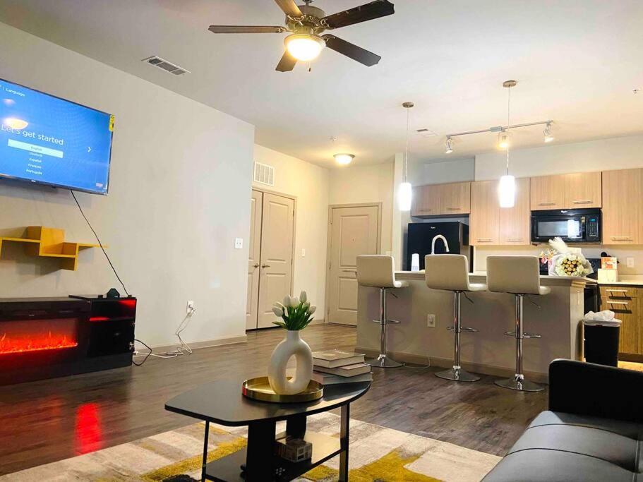 Apartamento Downtown Luxury With Free Parking Space Oklahoma City