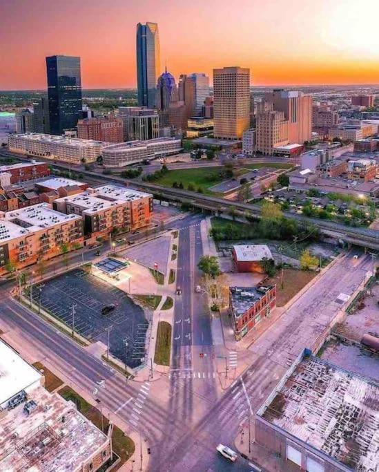Downtown Luxury With Free Parking Space Apartamento Oklahoma City