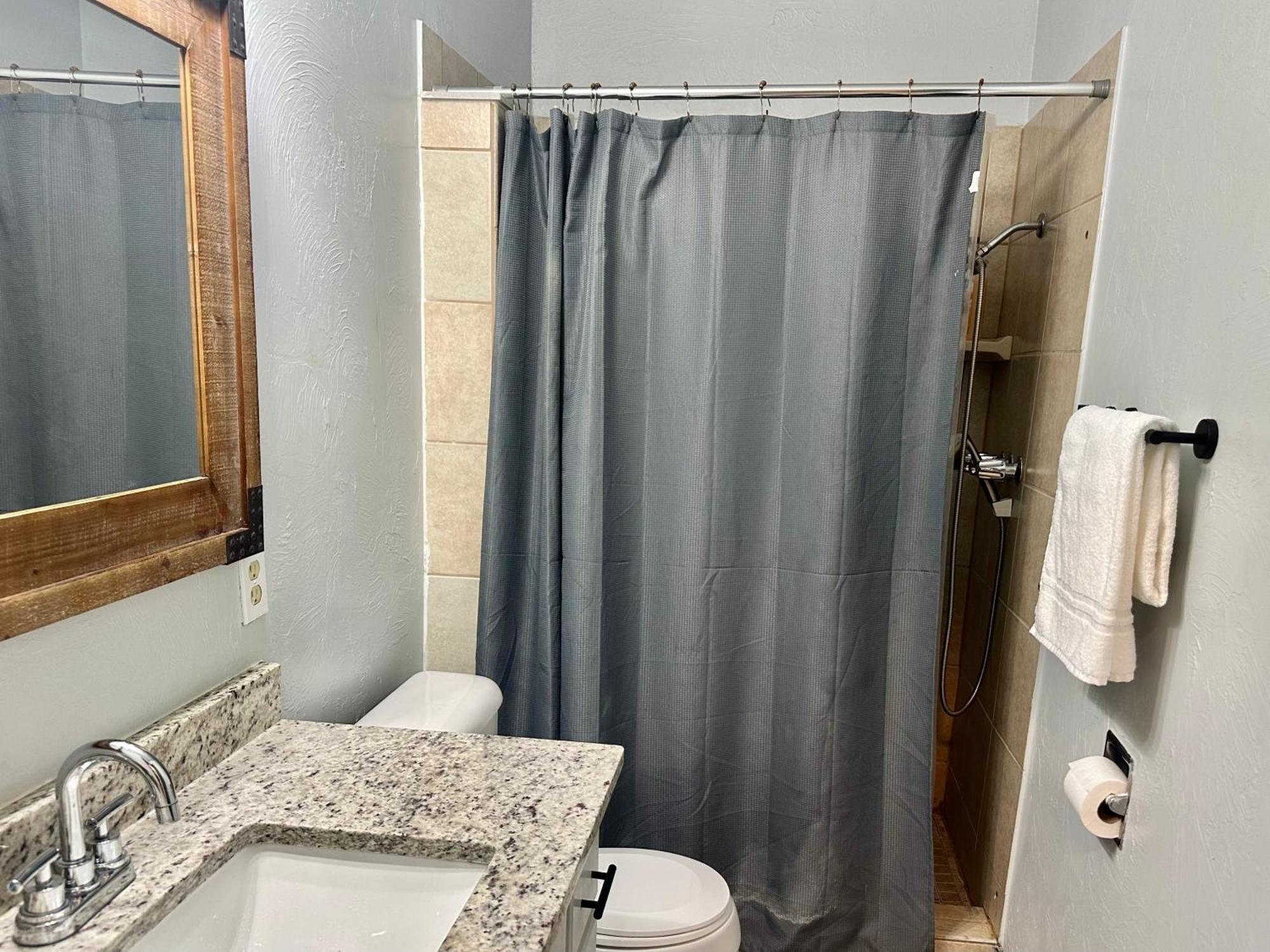 Cozy Winter Getaway With Garden 20-a * Oklahoma City