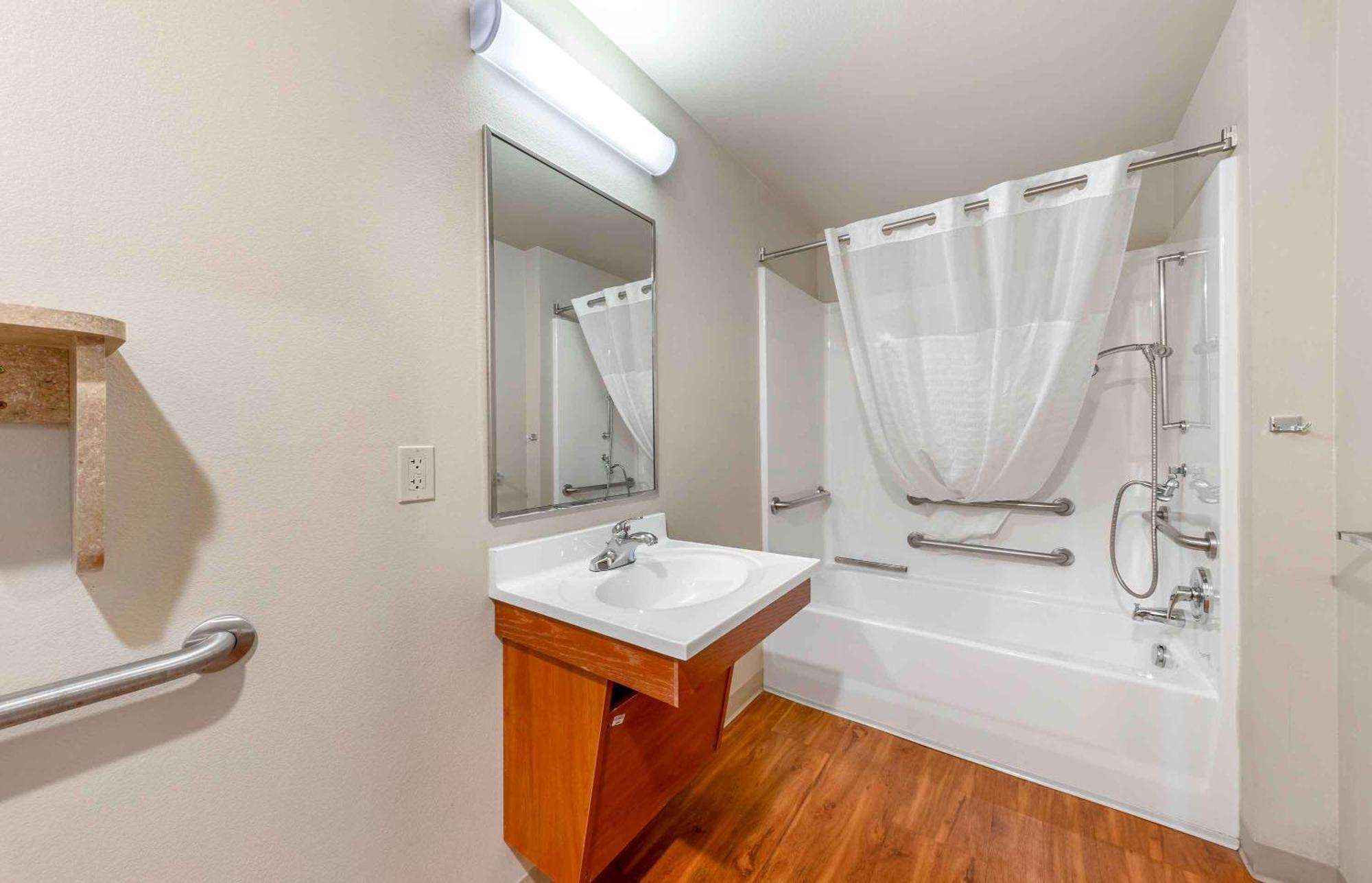 Extended America Select - - West Hotel