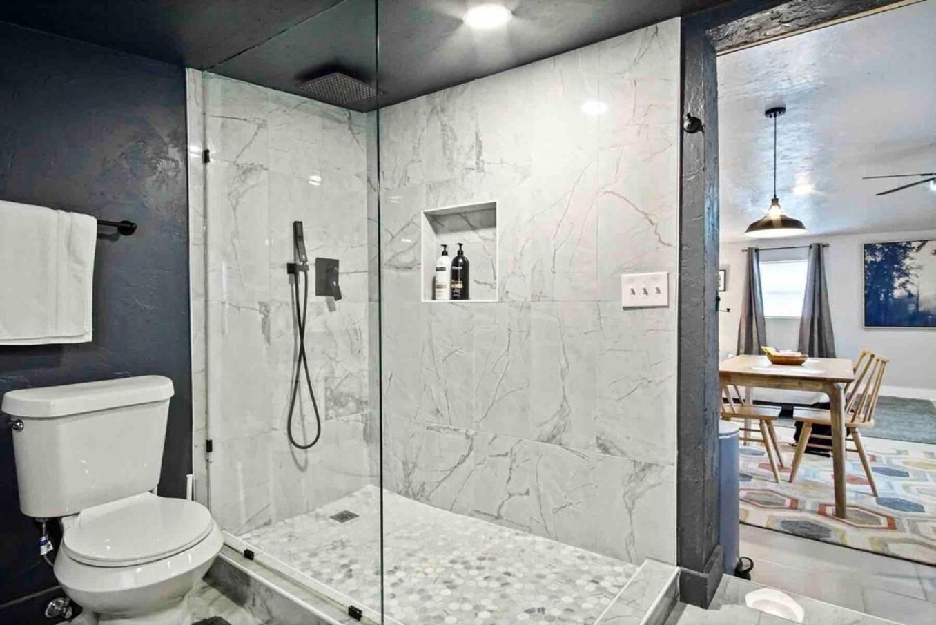 Holiday home Revamped With Soaking Bathtub #40-4 Oklahoma City