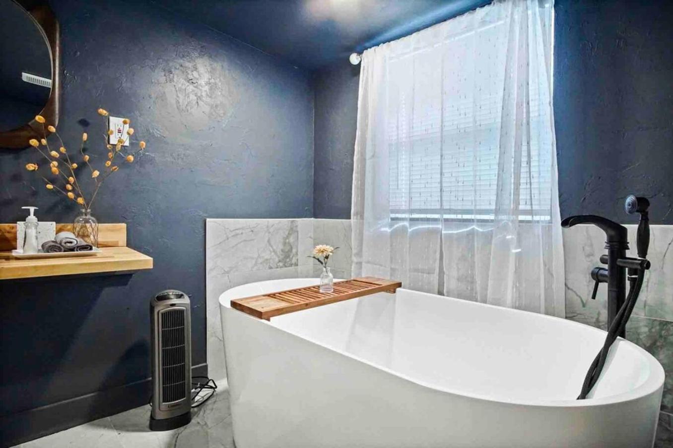 Holiday home Revamped With Soaking Bathtub #40-4