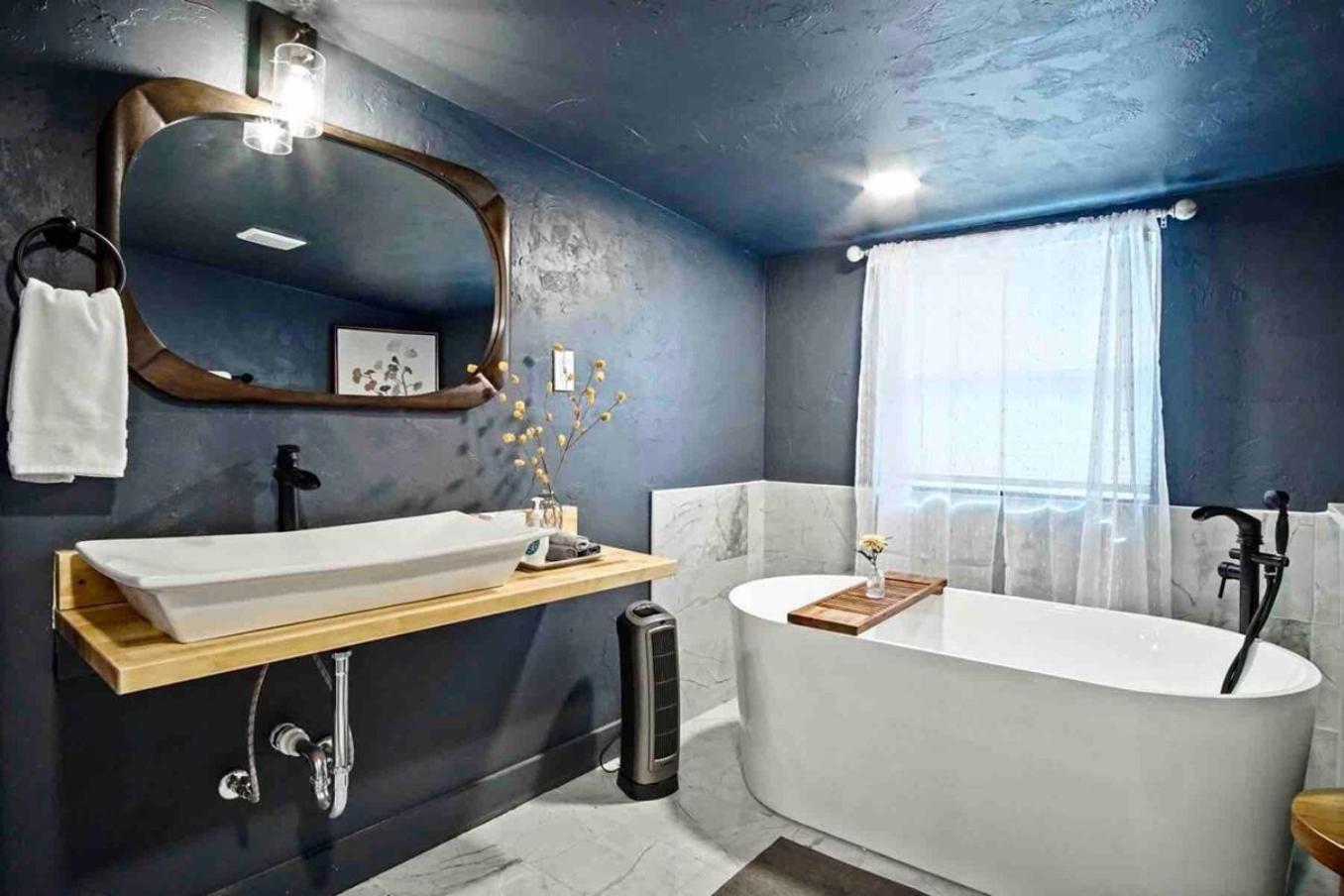 Revamped With Soaking Bathtub #40-4 Holiday home *