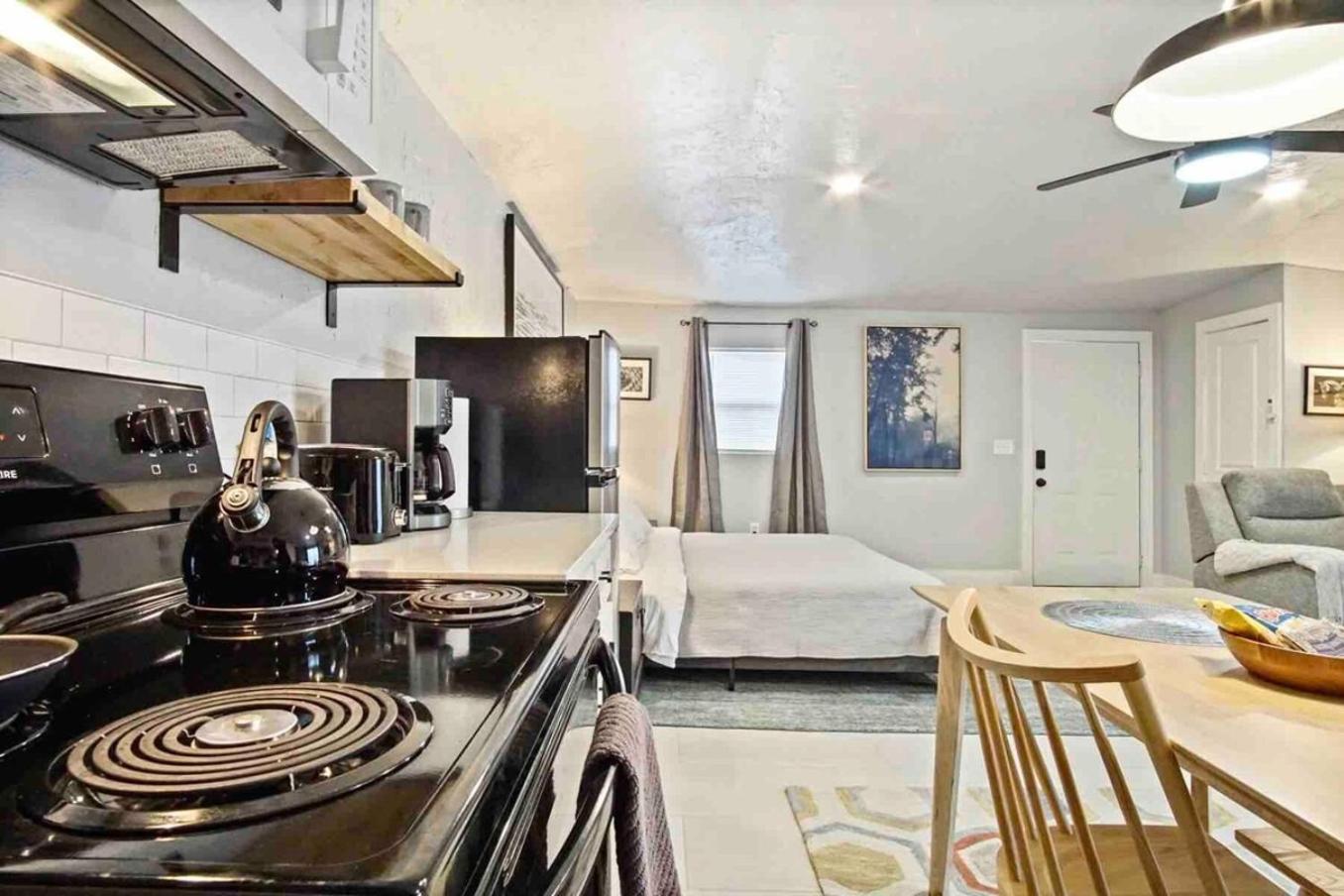 Revamped With Soaking Bathtub #40-4 Holiday home Oklahoma City