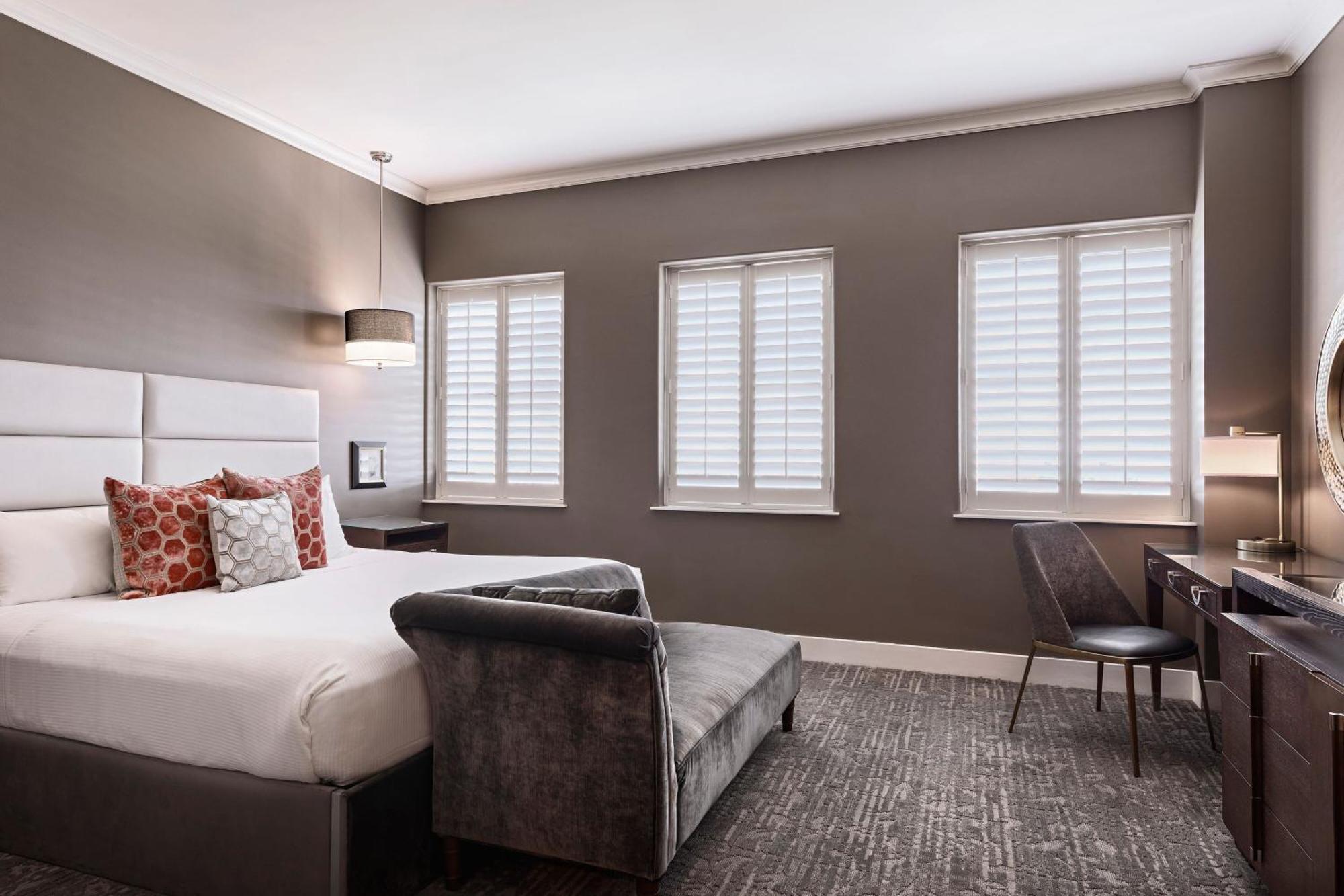 Hotel Ambassador City, Autograph Collection