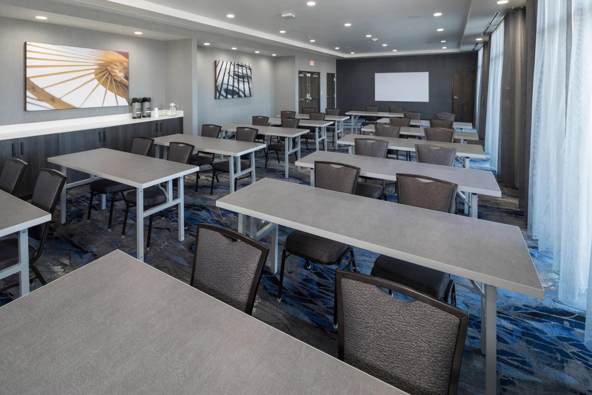 Fairfield & By Marriott Downtown Hotel 3*