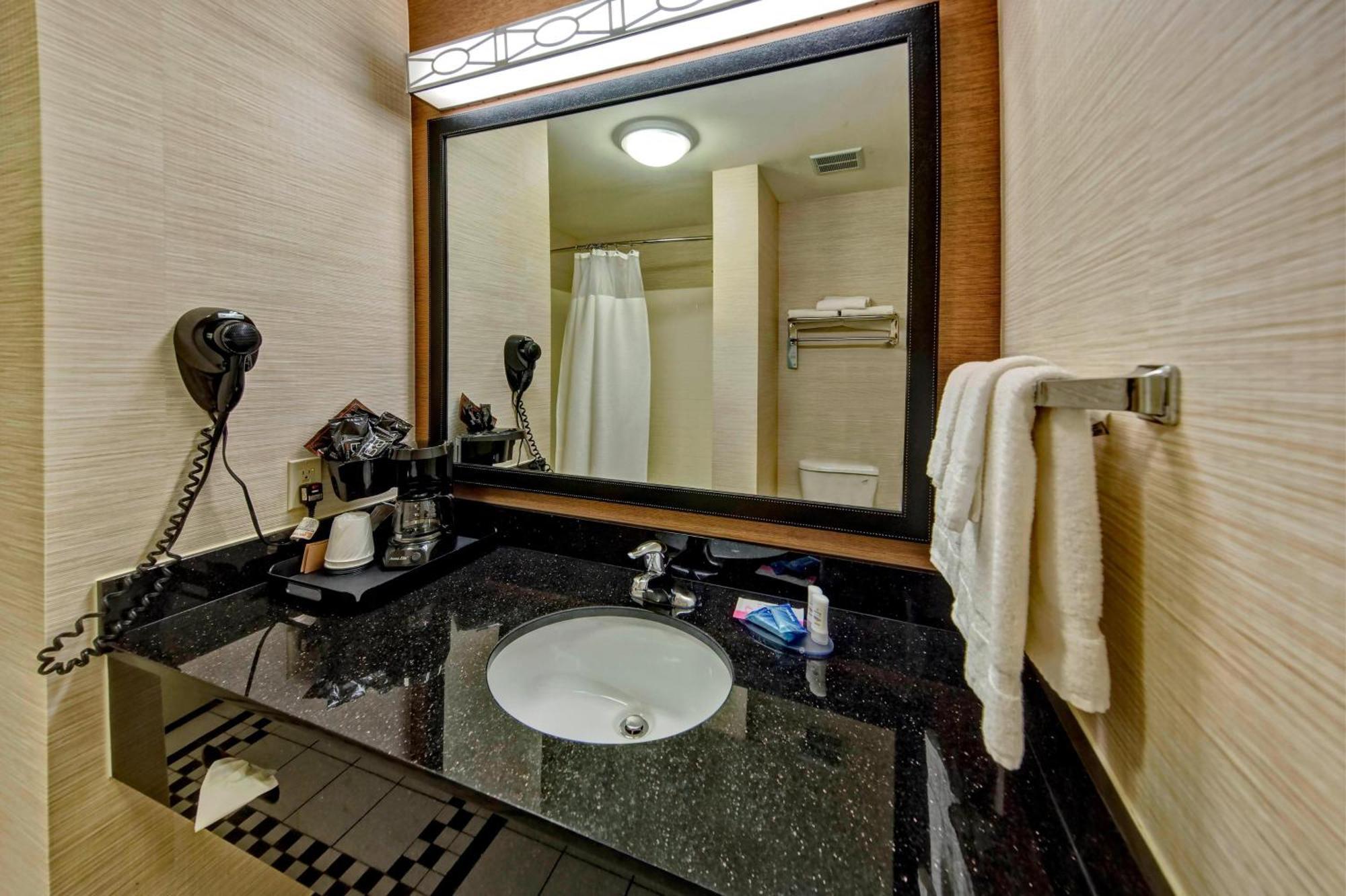 Fairfield & By Marriott Nw Expressway/warr Acres 3*