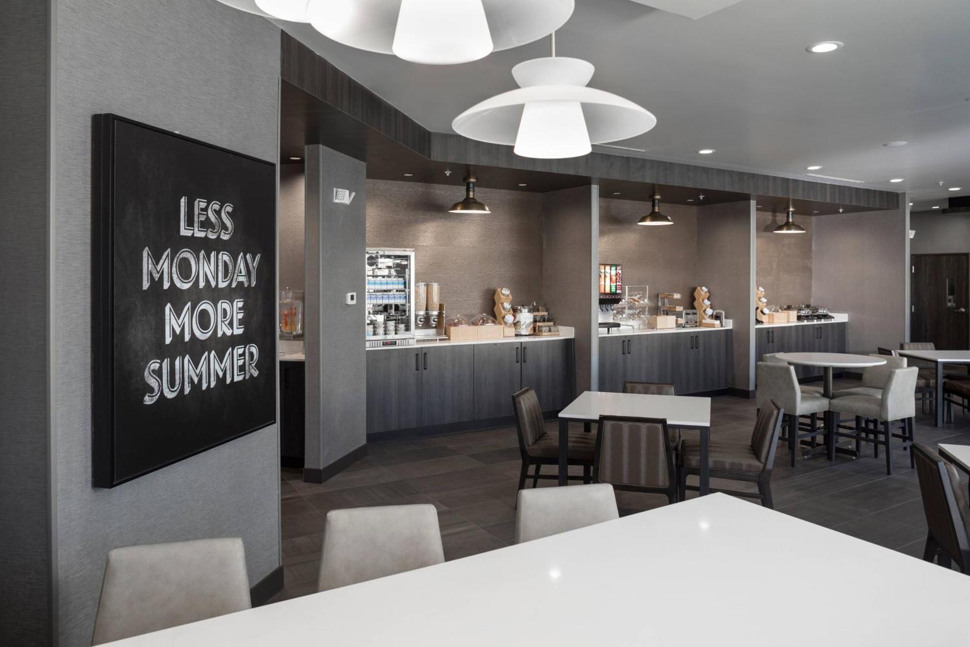 Hotel Fairfield & By Marriott Downtown 3*
