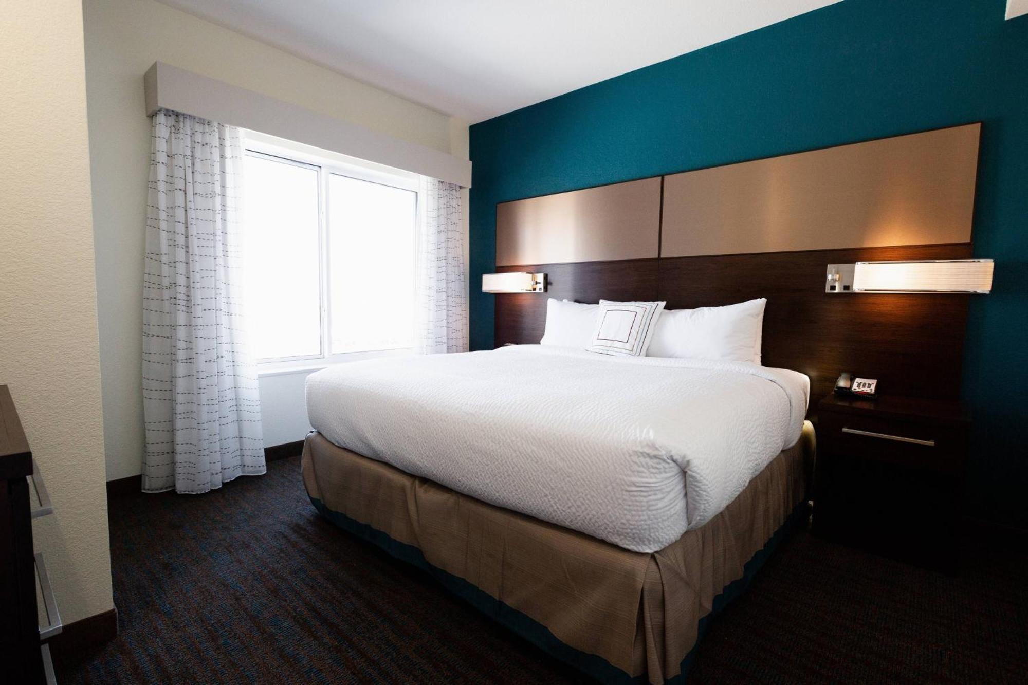By Marriott Airport Hotel 3*