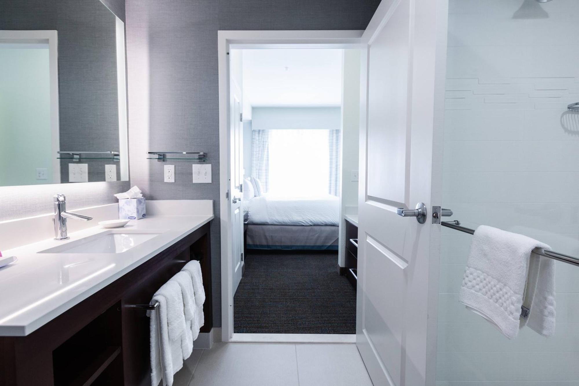 By Marriott Airport Hotel