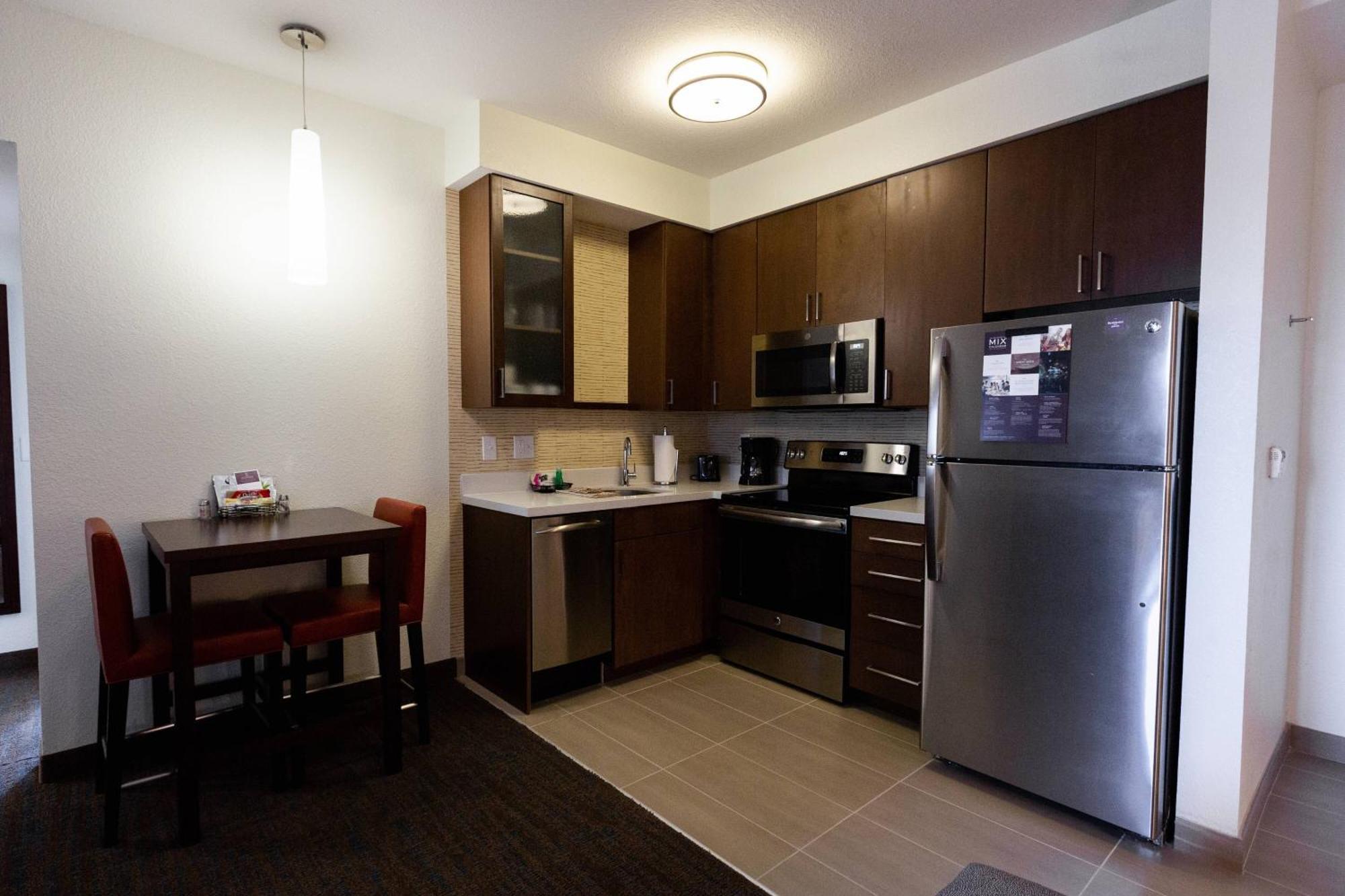 Hotel By Marriott Airport 3*