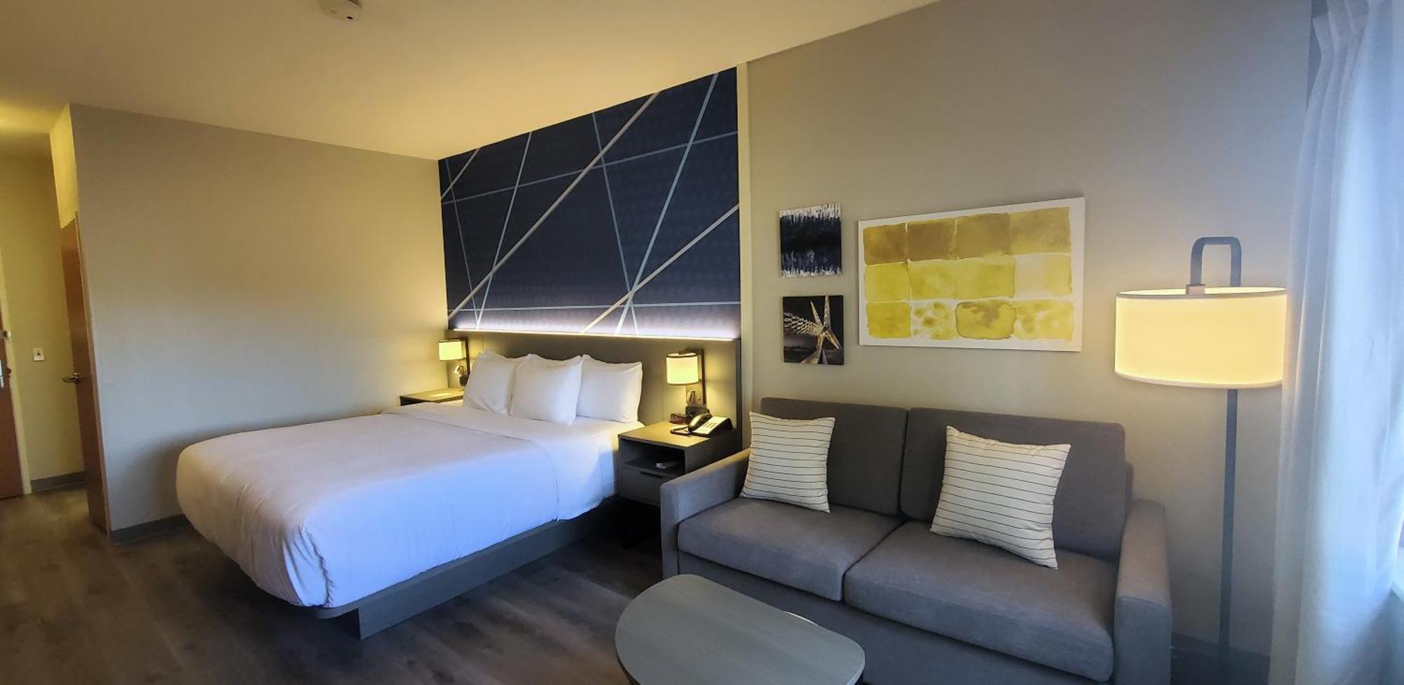 Comfort & North - Quail Springs Hotel