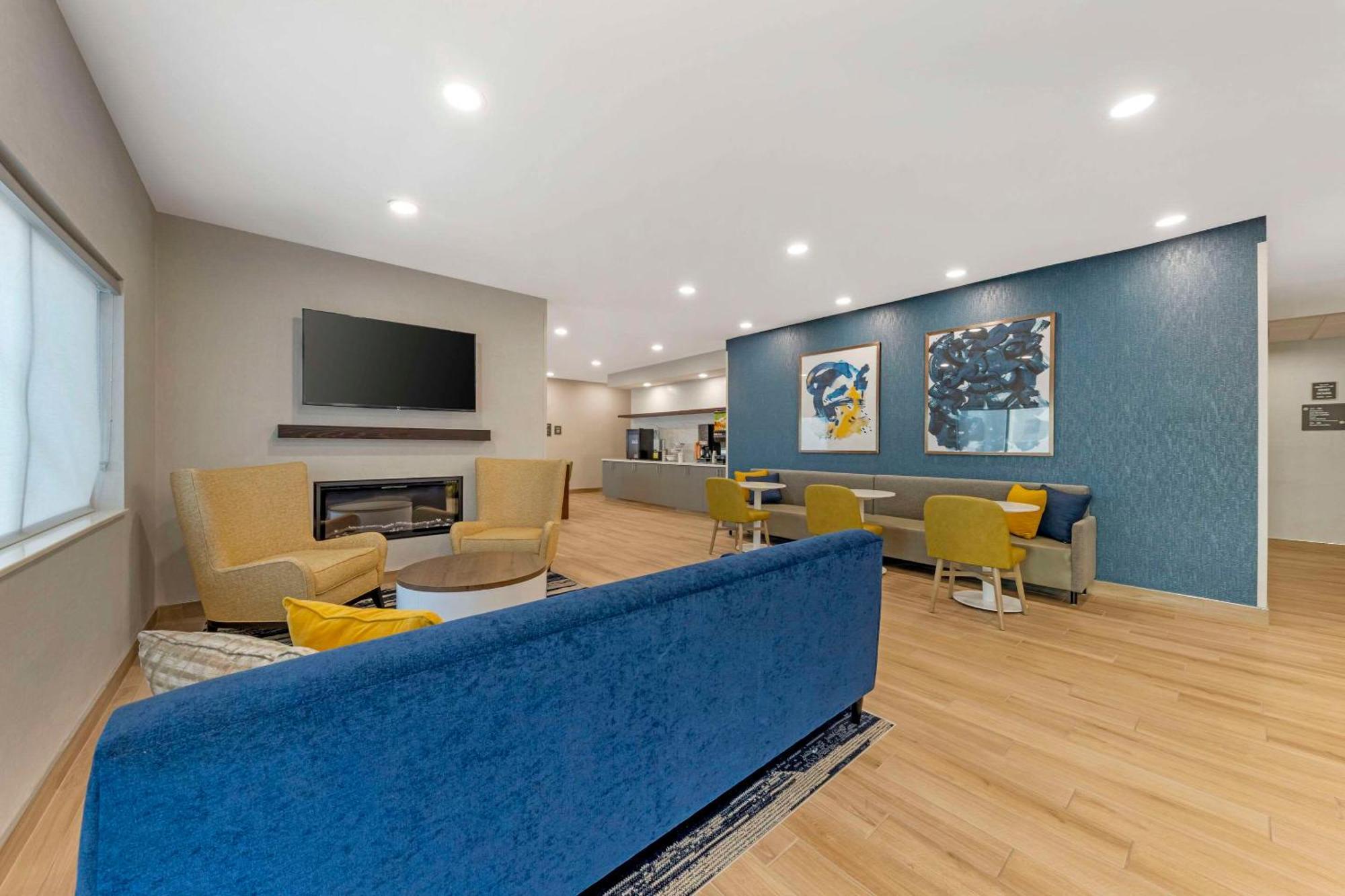 Comfort & North - Quail Springs Hotel