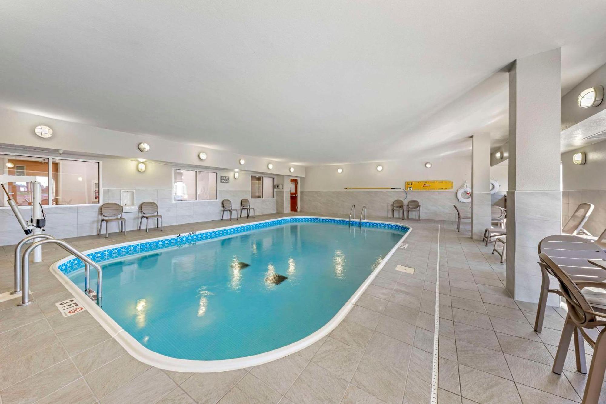 Hotel Comfort & North - Quail Springs