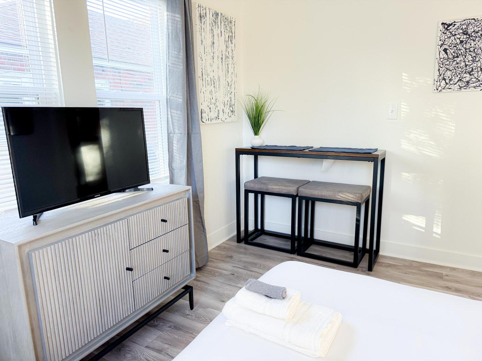 Chic 2br Retreat Near Paseo #31b *