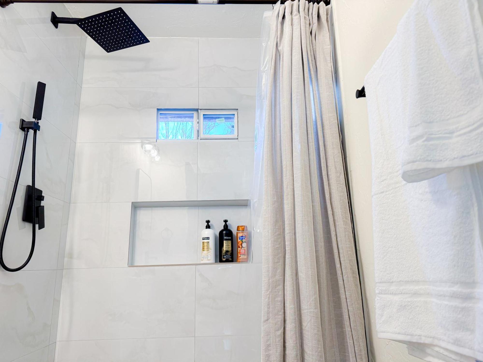 Chic 2br Retreat Near Paseo #31b