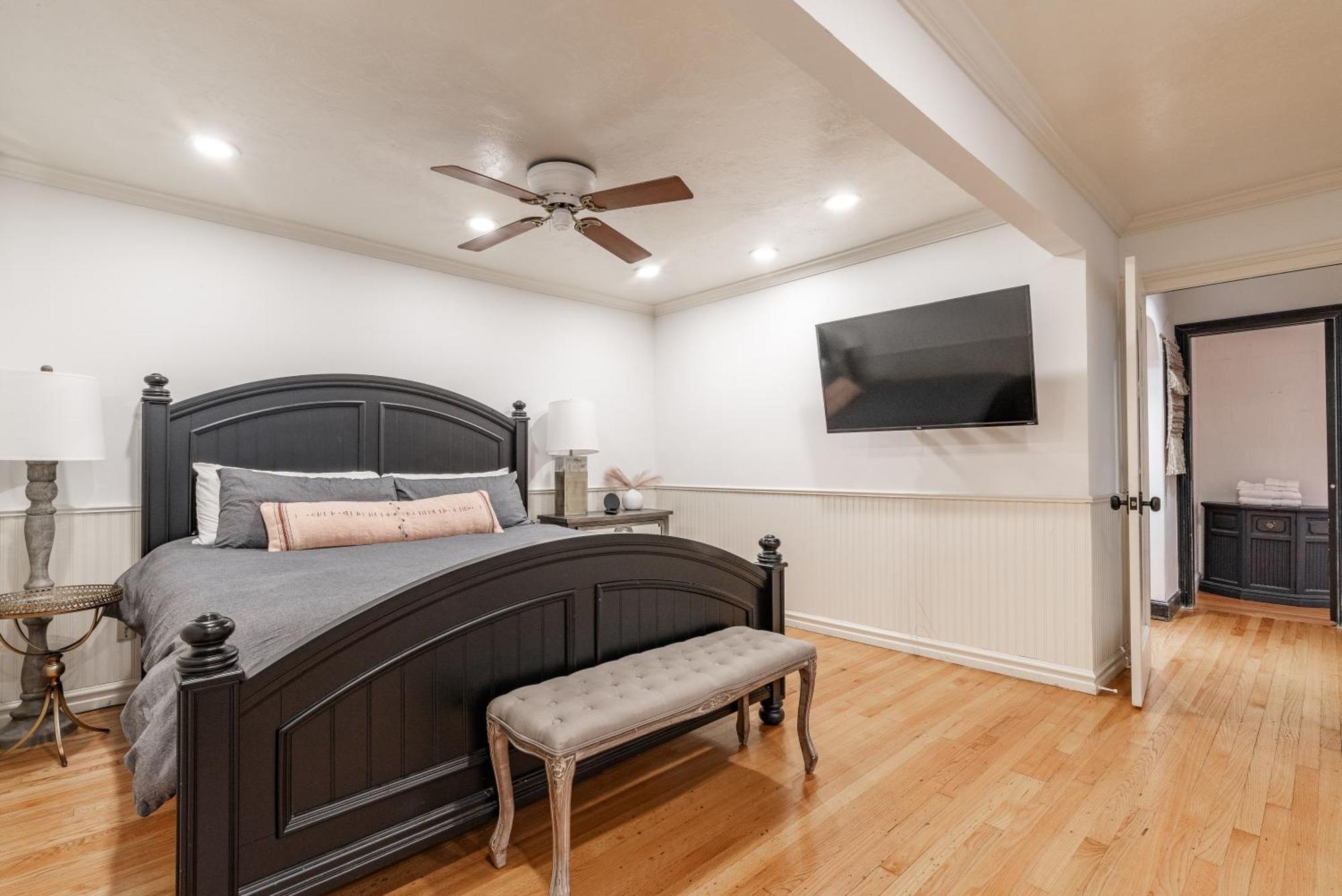 Paradise On Penn With Pool & Hot Tub Near Downtown *