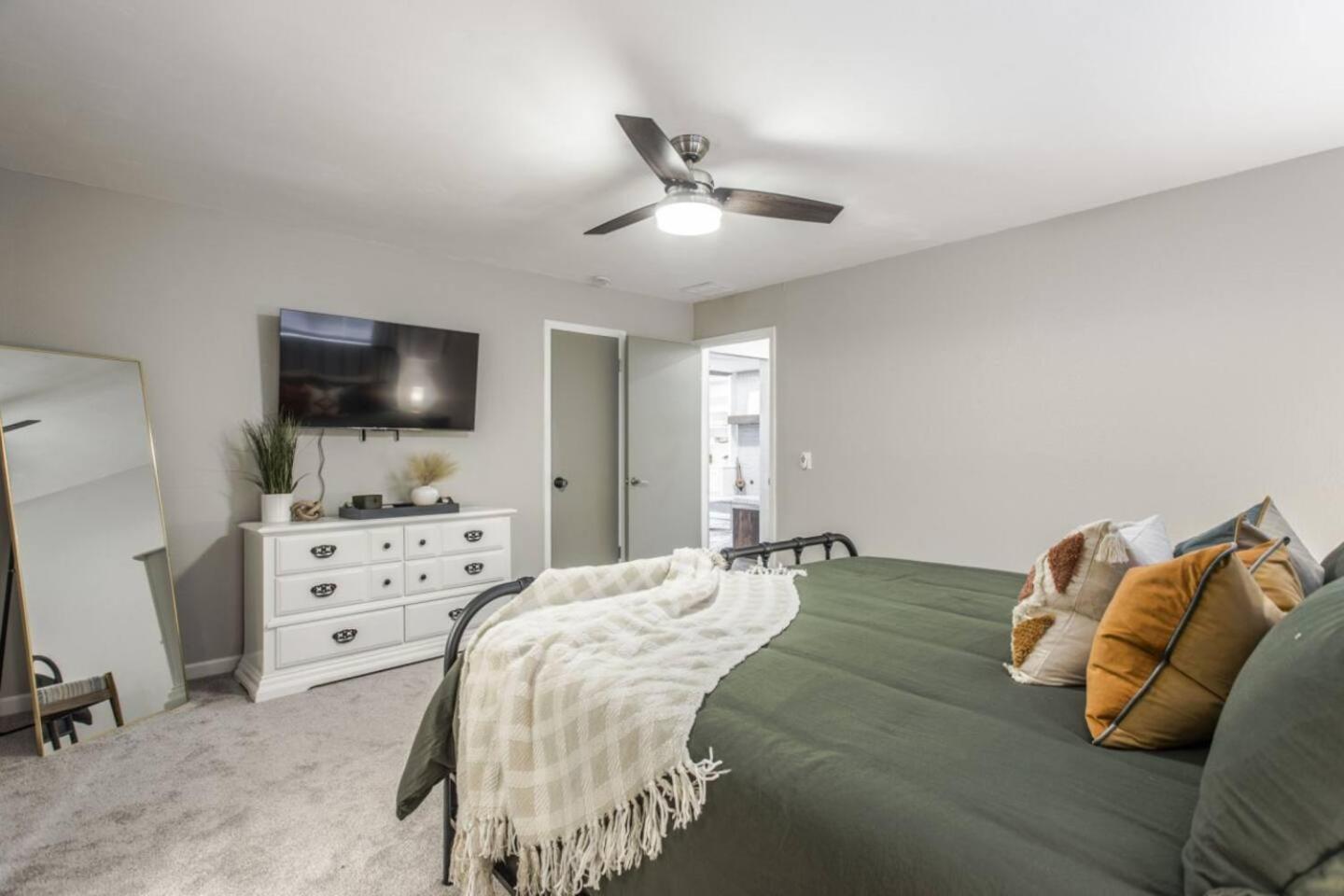 New Hummingbird Haven - Nw Okc, Billiards, Firepit Holiday home *