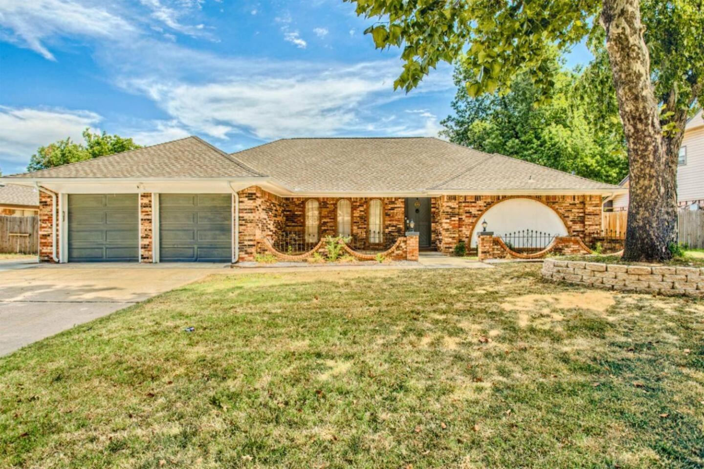 New Hummingbird Haven - Nw Okc, Billiards, Firepit Holiday home *