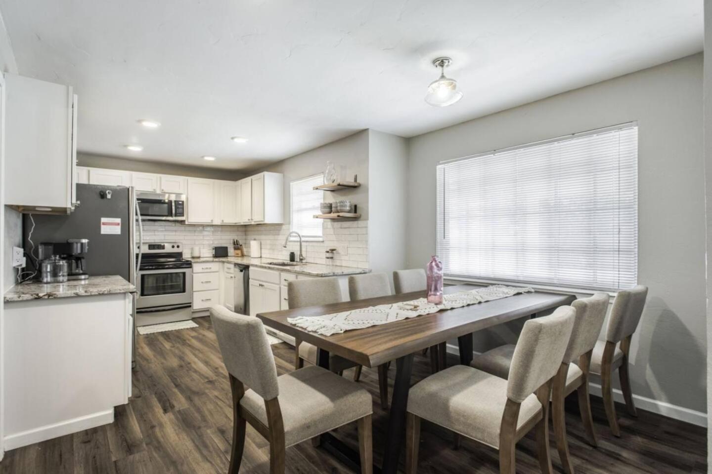 Holiday home New Hummingbird Haven - Nw Okc, Billiards, Firepit *