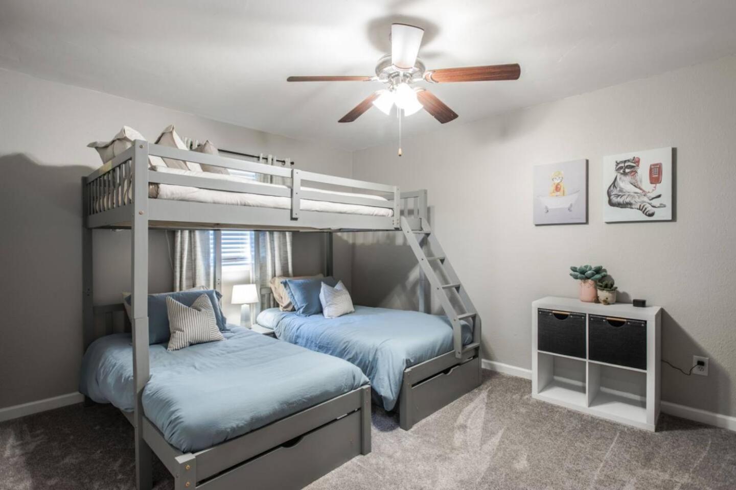 Holiday home New Hummingbird Haven - Nw Okc, Billiards, Firepit Oklahoma City