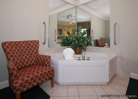 Hotel Comfort At Northwest Expressway